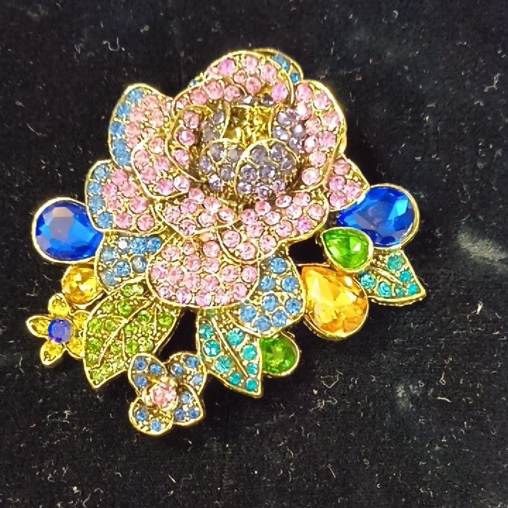 Elegant Floral Crystal Brooch in Multicolor